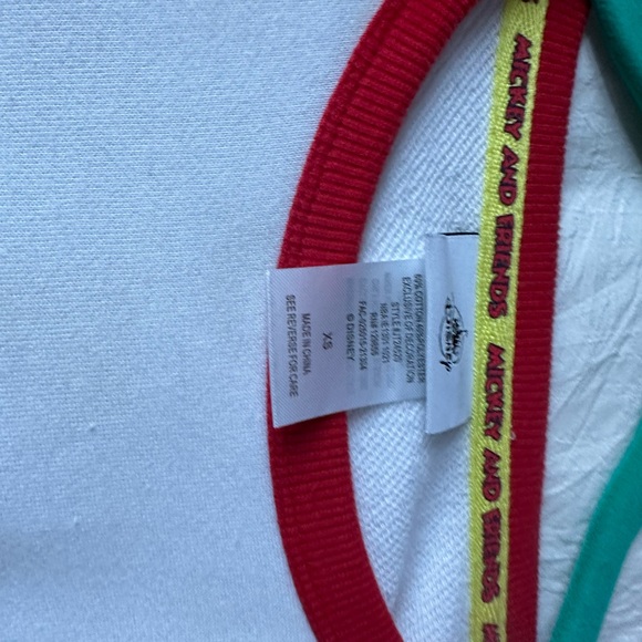 2023 Disneyland crewneck New - Picture 5 of 8